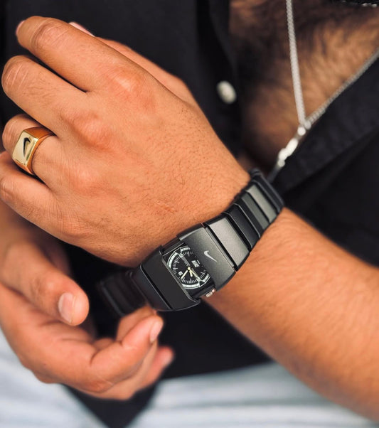 NlKE Retro Style Analog Mens Watch In Full Black