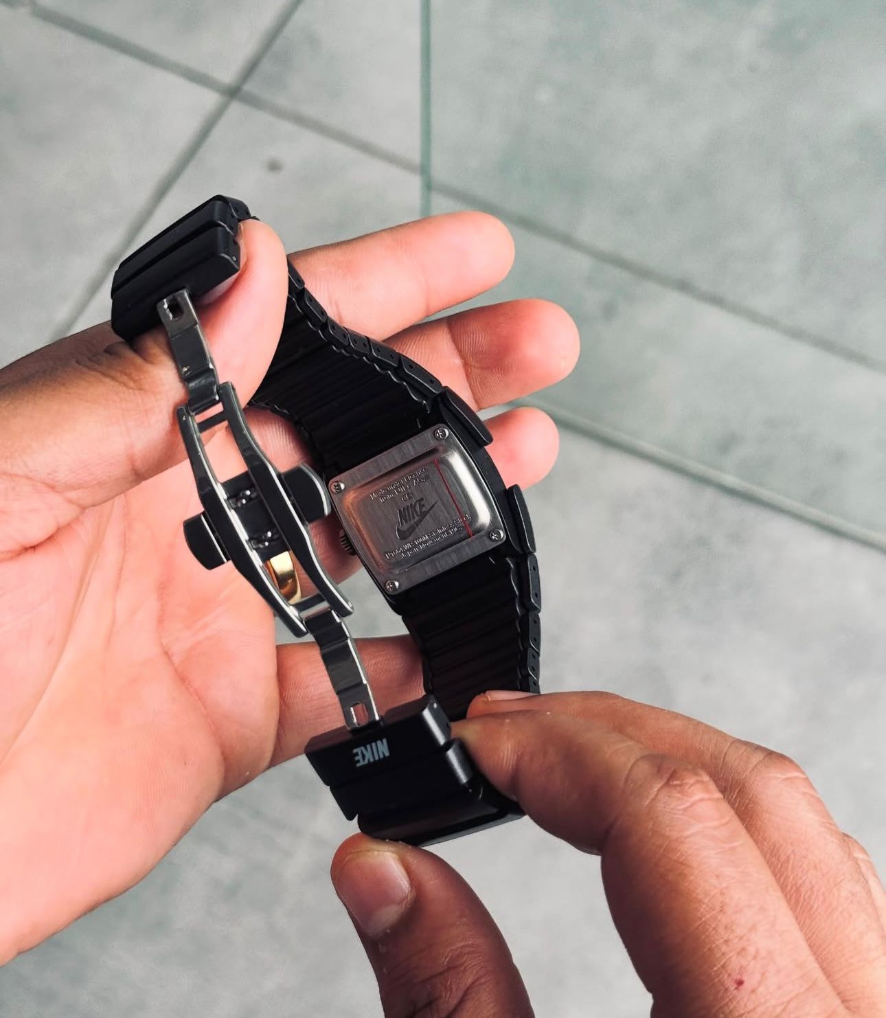 Nike Retro Style Analog Mens Watch In Full Black