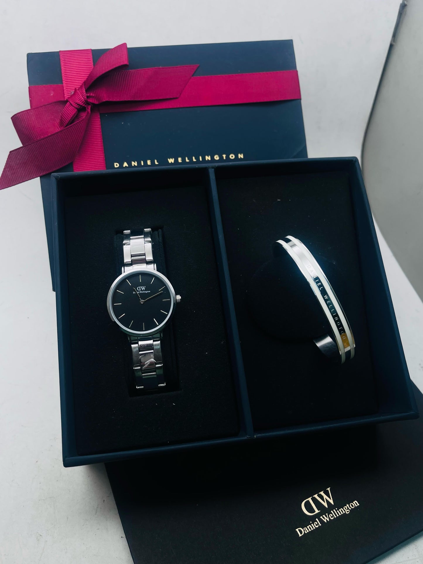 Daniel Wellington Gift Set – Black Dial Watch & Silver Bracelet