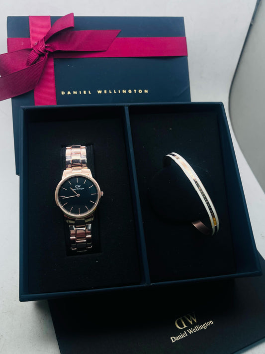 Daniel Wellington Gift Set – Black Dial Watch & Rose Gold Bracelet